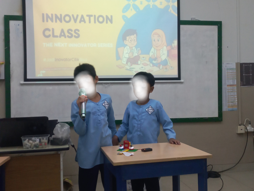 <p><strong>Presenting the Completed Robotics Circuit</strong></p>
<p>📍 Location: Azhari Islamic School Lebak Bulus Jakarta<br>👥 Participants: Elementary school students<br>🎯 Focus: System integration, circuit explanation &amp; programming logic<br>📈 Outcome: Students confidently presented and demonstrated their functional robotics circuits</p>