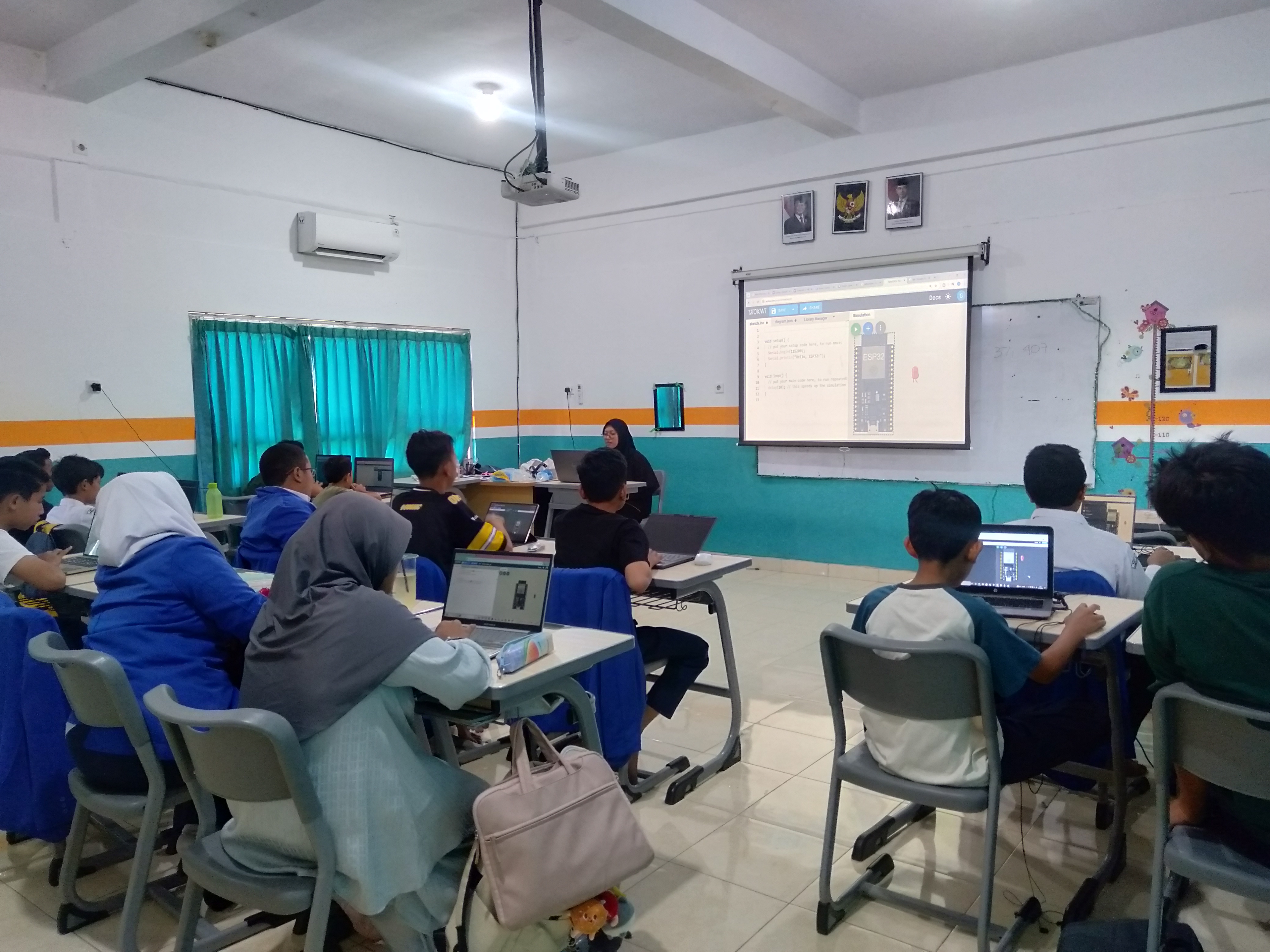 <p><strong>Teacher Explaining Arduino&nbsp;</strong></p>
<p>📍 Location: SMP Islam Terpadu LHI<br>👥 Participants: Middle school students<br>🎯 Focus: Understanding basic electronics, coding logic &amp; microcontroller systems<br>📈 Outcome: Students understood Arduino and practiced simple circuit programming</p>
